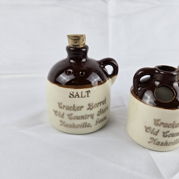 Vintage Ceramic Cracker Barrel Whiskey Jug Salt & Pepper Shakers Set Tenn - Picture 4 of 9